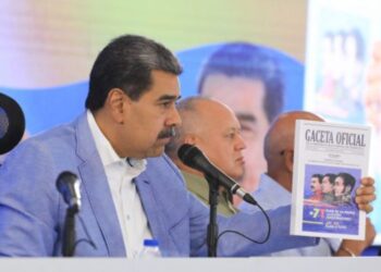 Maduro pidió a gobernadores y alcaldes trabajar con los circuitos comunales