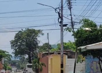 Vecinos de la calle España con Unidad de La Caraqueña no cuentan con servicio eléctrico desde el viernes