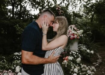 Taylor Swift y Travis Kelce anuncian su compromiso