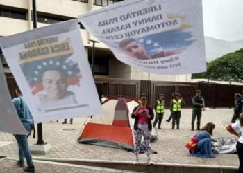 Provea denunció que colectivos atacaron vigilia de madres de presos políticos frente al TSJ (+Fotos)