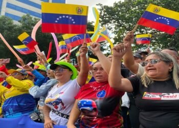 Milicianos marcharon "para defender la patria" en respuesta a llamado de Maduro