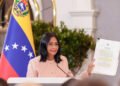 Delcy Rodríguez asegura que Maduro firmó decreto de conmoción externa ante "amenazas" de EEUU