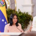 Delcy Rodríguez asegura que Maduro firmó decreto de conmoción externa ante "amenazas" de EEUU