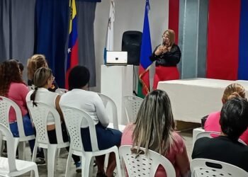 Charla informativa sobre el cáncer de mama se centró en la prevención y el diagnóstico temprano