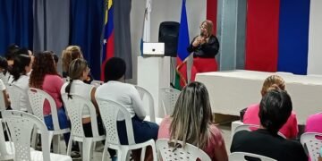 Charla informativa sobre el cáncer de mama se centró en la prevención y el diagnóstico temprano
