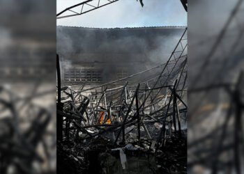 Incendio en Centro Empresarial Ciudad Real de Barcelona consumió dos de siete galpones