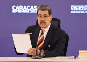 Maduro advierte con declarar "en armas" a Venezuela si es agredida