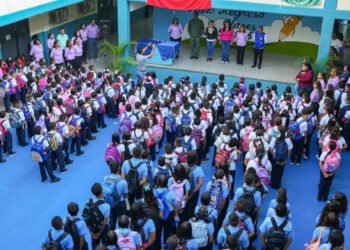 Autoridades dieron inicio al año escolar 2025-2026 desde el Grupo Chile de Barcelona