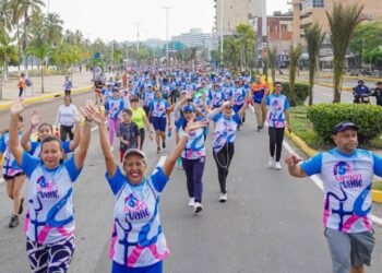 Cientos de personas participaron en la caminata y carrera Virgen del Valle