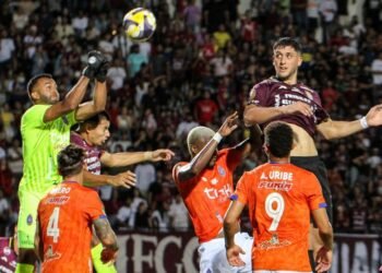 La Guaira y Carabobo conservan los primeros puestos pese a empatar en el fútbol venezolano