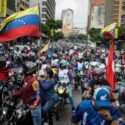 Miles de chavistas se movilizan en Caracas dispuestos a "defender" a Venezuela de EE.UU.