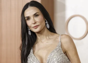 Demi Moore respalda a la esposa de Bruce Willis por cómo lo ha cuidado