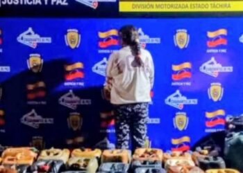 Detienen mujer en Venezuela por presunta venta ilegal de gasolina en frontera con Colombia