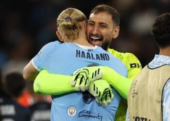 El Manchester City doblega a un Nápoles que jugó 70 minutos con uno menos