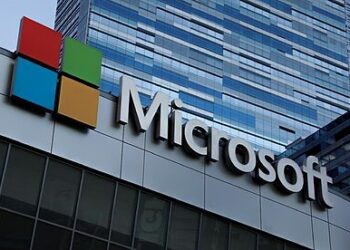 Microsoft prepara el centro de datos de IA "más potente" del mundo y dobla su inversión