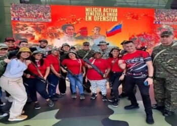 Venezuela condecora a cinco mujeres milicianas tras "la burla" de Trump en su contra