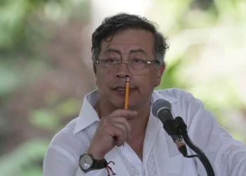 EE.UU. revoca la visa a Petro por instar a soldados estadounidenses a desobedecer a Trump