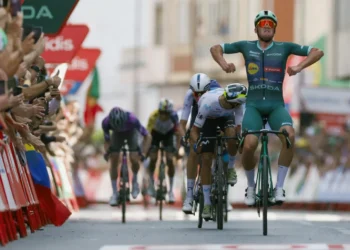 El danés Mads Pedersen se impone en Monforte de Lemos y Vingegaard sigue líder