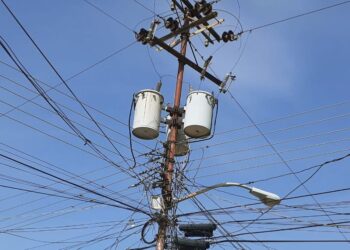 Denuncian incremento de los cortes eléctricos en algunos sectores de Barcelona