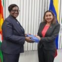 Surinam y Venezuela reforzarán sus relaciones en petróleo, educación y finanzas
