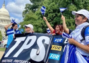 Migrantes piden clemencia a Trump al vencer el TPS para 60.000 hondureños y nicaragüenses