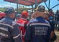 Bomberos trabajan en el rescate de 14 cuerpos tras inundación en una mina en Bolívar