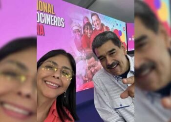 Rodríguez llamó falso artículo sobre supuesta propuesta a EE.UU. de un Gobierno sin Maduro