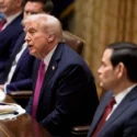 Trump dice que Maduro le ha ofrecido "de todo" porque no quiere "meterse" con EE.UU.