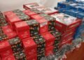 Barceloneses comparan precios para "montar" la Navidad en sus hogares