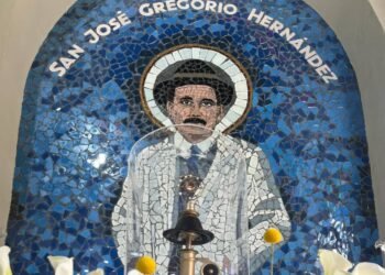 Realizan misas en honor a San José Gregorio Hernández en Barcelona