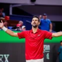 Novak Djokovic iguala a Roger Federer en número de clasificaciones a Finales ATP