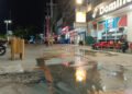 Desborde de aguas negras afecta a clientes y comerciantes del Paseo de la Cruz y el Mar