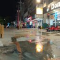 Desborde de aguas negras afecta a clientes y comerciantes del Paseo de la Cruz y el Mar