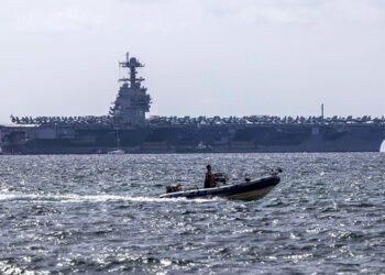 EE.UU. desplegó en el Caribe su mayor portaaviones en medio de la tensión con Venezuela