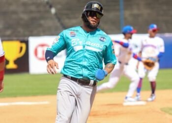 Bravos cayó ante Tiburones en el parque Universitario de Caracas