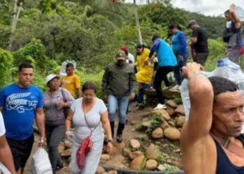 En Sucre, familias afectadas por crecida de río recibieron agua potable