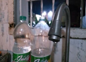 Vecinos de El Cortijo de Oriente denuncian fallas en el suministro de agua