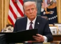 Trump anuncia aranceles del 100 % para China por su postura comercial "hostil"
