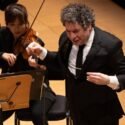 Filarmónica de Los Ángeles celebra el legado de Dudamel con "Gustavo's fiesta"