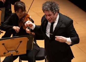 Filarmónica de Los Ángeles celebra el legado de Dudamel con "Gustavo's fiesta"