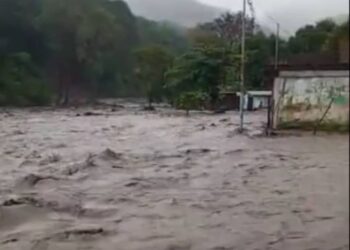 Fuertes lluvias causan colapsos viales e inundaciones en municipios del estado Sucre (+Fotos)