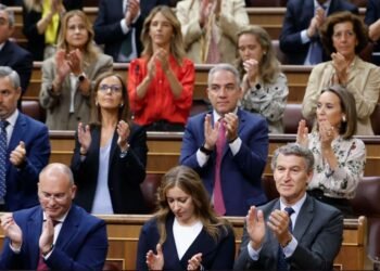El Partido Popular español ovaciona en solitario a María Corina Machado en el Congreso