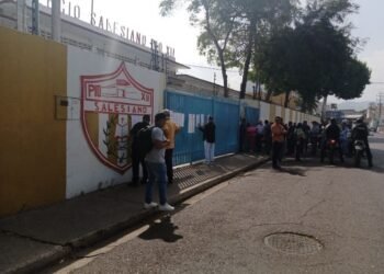 Padres y representantes solicitan a Corpoelec que instale transformadores en el Colegio Pio XII