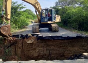 Inician trabajos de reparación de la alcantarilla caída entre La China y San Miguel