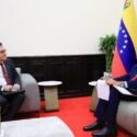 Maduro firma ley aprobatoria de tratado con Rusia para "potenciar y blindar" la relación