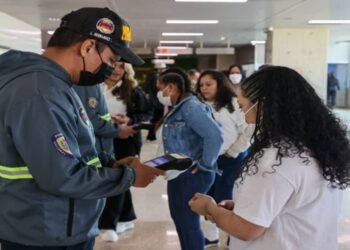 Venezuela recibe a 197 connacionales, entre ellos cuatro niños, procedentes de EE.UU.