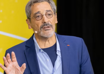 Tras Shein, Francia identifica cinco plataformas por venta de muñecas sexuales y armas