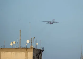 EE.UU. recomienda "extremar la precaución" a aviones comerciales que sobrevuelen Venezuela