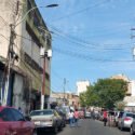 Voz Comunitaria | Vecinos de la calle Ricaurte piden mejoras en alumbrado público y reubicación de vendedores 