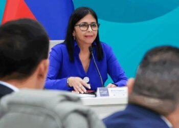 Delcy Rodríguez denunció que EE.UU. presiona a países para que aerolíneas no vuelen a Venezuela